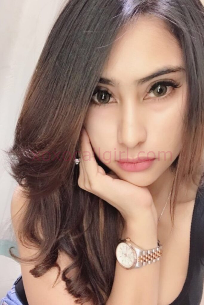 KL Escort Girl Yasira, a Malay escort in Kuala Lumpur, with beautiful eyes and a Rolex watch. Malaysia Sex Service